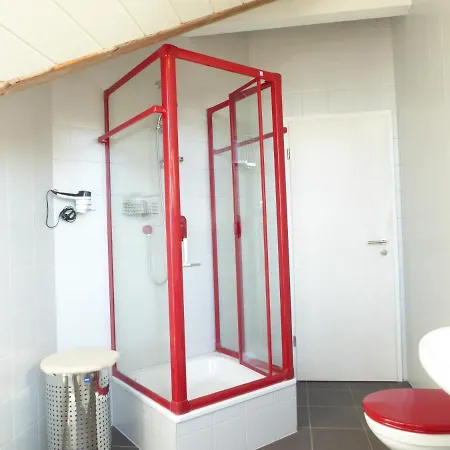 Goettliche Vogelstimmen Gaeste Aus 60 Nationen * باد بول